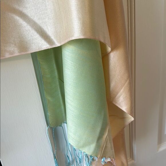 NWOT ITALIAN SILK ELEGANT OMBRE COLORBLOCK SHAWL WRAP SCARF AQUA CREAM - Picture 10 of 12